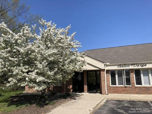 123 Keveling Dr, Saline, MI, 48176-1197 | Card Image