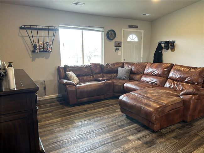Living Room Laminate flooring & blinds | Image 4