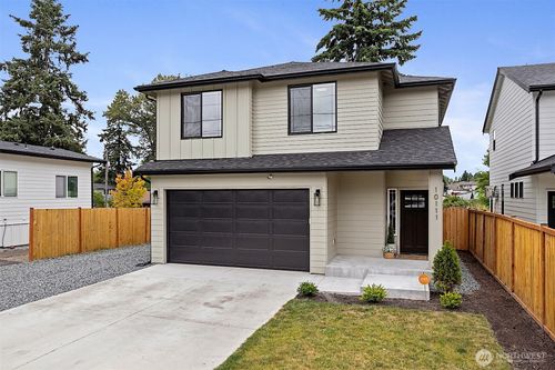 10111 12th Ave E, Tacoma, WA, 98445-3933 | Card Image
