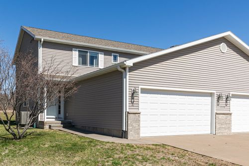 a1-1570 Savannah Cir, Davenport, IA, 52807-1282 | Card Image