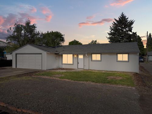2711 Elliott Ave, Medford, OR, 97501-1256 | Card Image