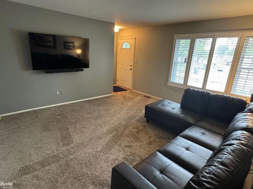 41786 Fonthill Ct, Clinton Township, MI, 48038-1863 | Card Image