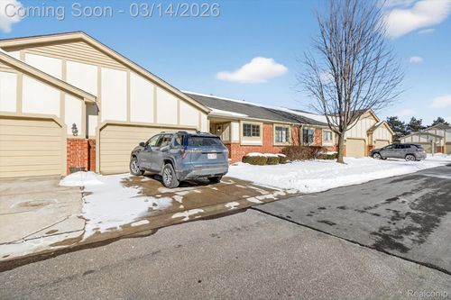18591 Valleybrook Ln, Clinton Township, MI, 48038-5257 | Card Image