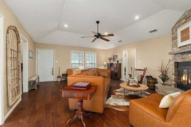 Living Room | Image 8