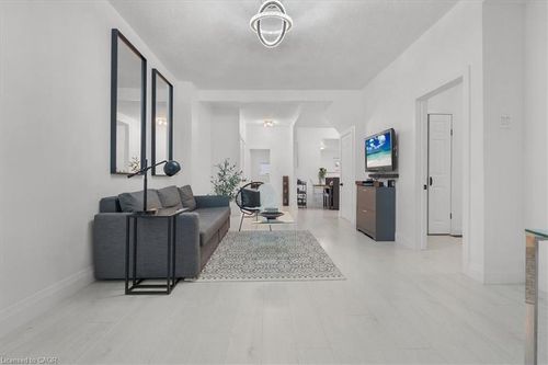 39 Division St, Hamilton, ON, L8H4Z7 | Card Image