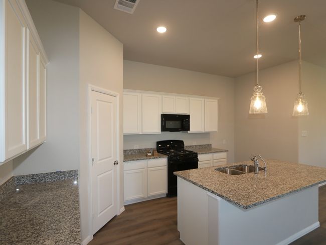 14076 Kempt Dr, House other with 3 bedrooms, 2 bathrooms and null parking in Pilot Point TX | Image 6