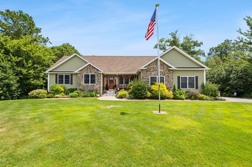 92 Buckingham Dr, Swansea, MA, 02777-4038 | Card Image