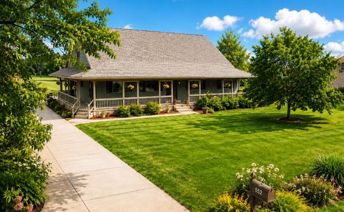 552 Fleetwood Dr N, Valparaiso, IN, 46385-6806 | Card Image