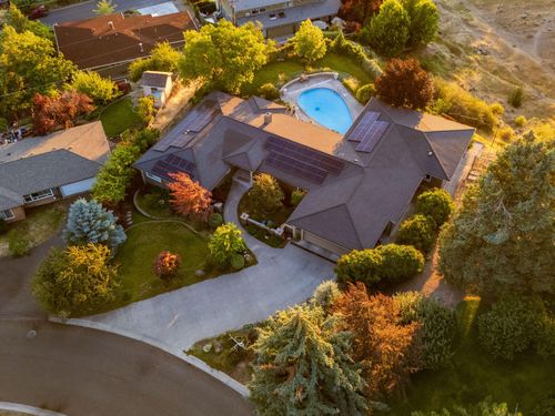 818 Loma Linda Dr, Klamath Falls, OR, 97601-2360 | Card Image