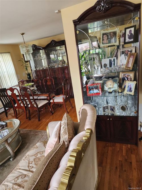 147 227th St, Springfield Gardens, NY, 11413-3237 | Card Image