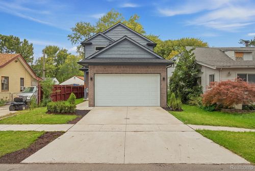 27827 Moran St, Harrison Twp, MI, 48045-2932 | Card Image