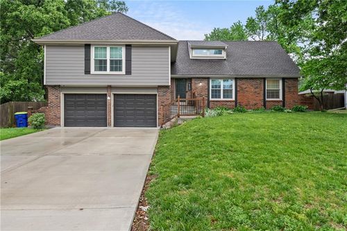 410 Se Richardson Pl, Lee's Summit, MO, 64063-3240 | Card Image
