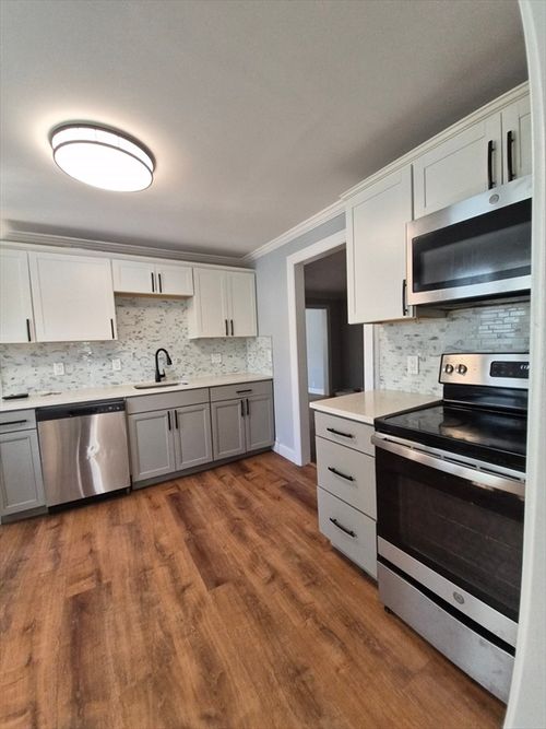 13 Crump St, Hudson, MA, 01749-1347 | Card Image