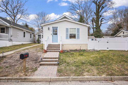 939 Woodland Ave, WALL TOWNSHIP, NJ, 07719-3131 | Card Image