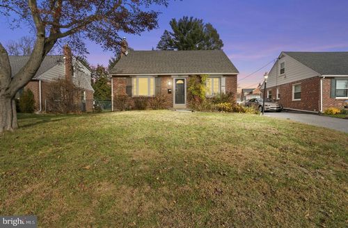 937 Greenbriar Ln, SPRINGFIELD, PA, 19064-3918 | Card Image