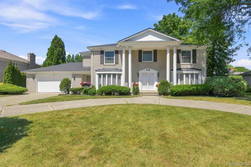 60 Stillmeadow Ln, Grosse Pointe Shores, MI, 48236-1118 | Card Image
