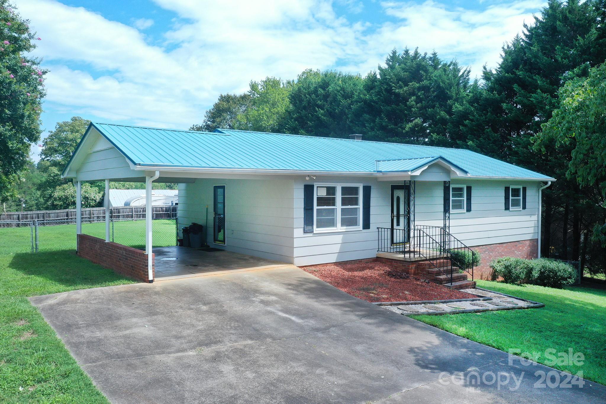 Hillsdale Ln, Taylorsville, NC 28681
