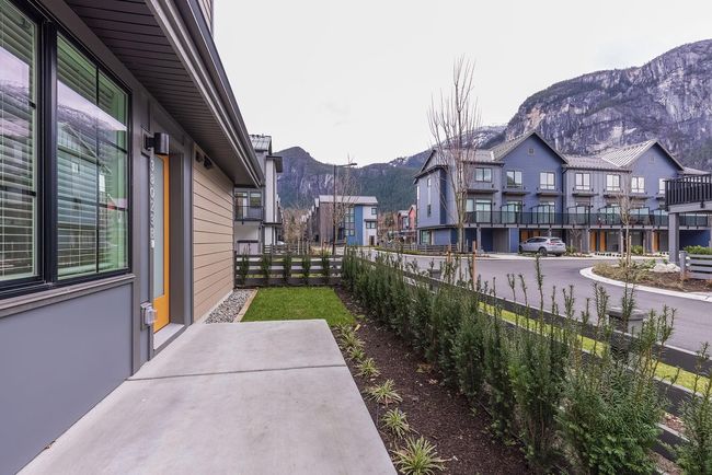 38023 Keel Way, Townhouse with 3 bedrooms, 3 bathrooms and 3 parking in Squamish BC | Image 38
