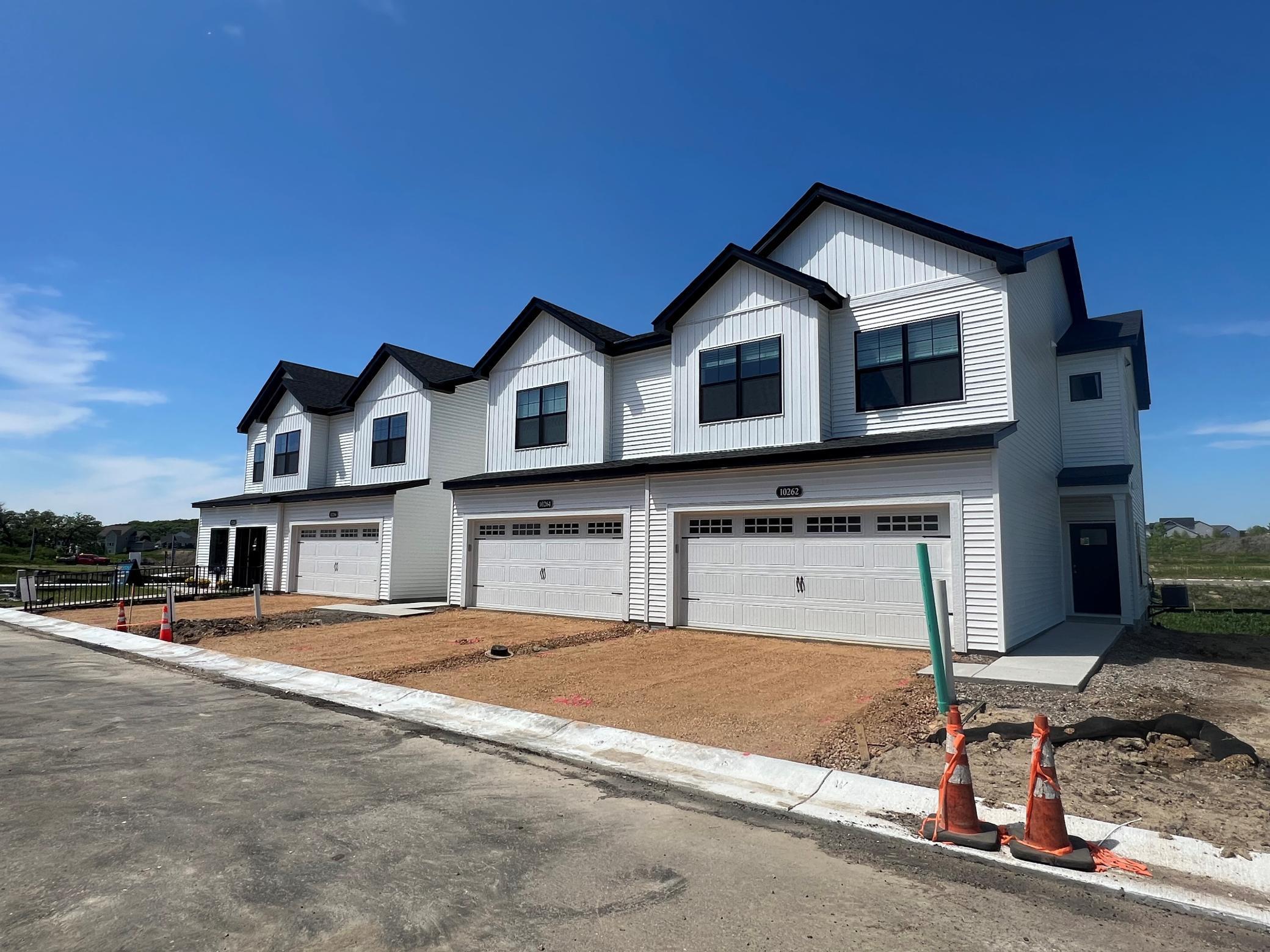 Birchwood Cir, Chaska, MN 55318