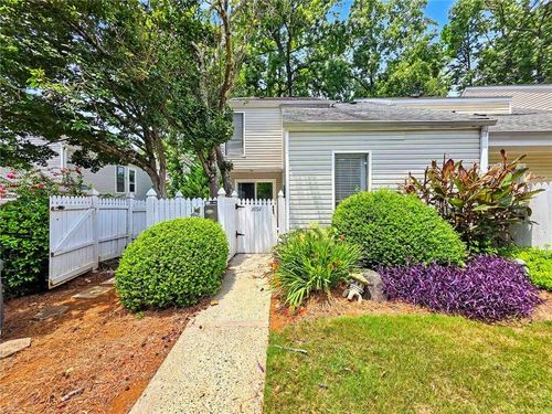 2692 Meadowlawn Dr Se, Marietta, GA, 30067-6615 | Card Image