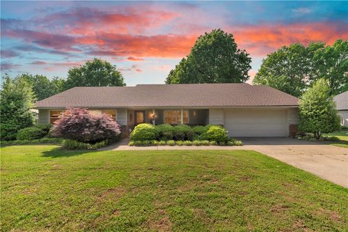 806 Dorman St, Springdale, AR, 72762-5121 | Card Image