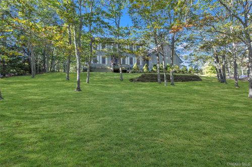 10 Nicole Ct, Manorville, NY, 11949-2910 | Card Image