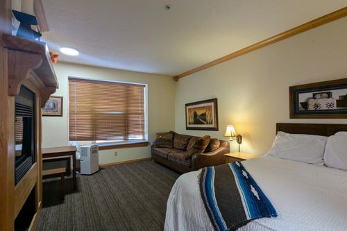 e305-223 Hunter Ridge Dr, Brian Head, UT, 84719-7706 | Card Image