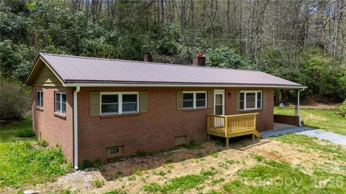 8855 Bugger Hollow Road, Newland, NC, 28652 | Card Image