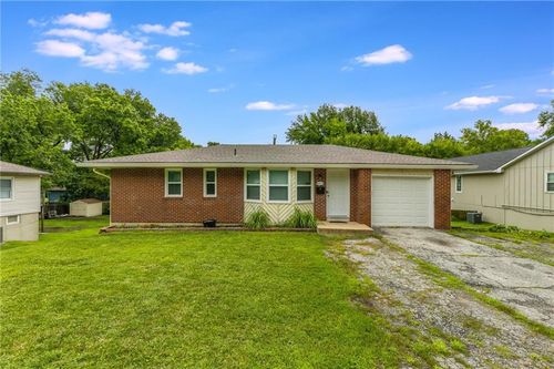 6727 Quivira Rd, Shawnee, KS, 66216-2837 | Card Image