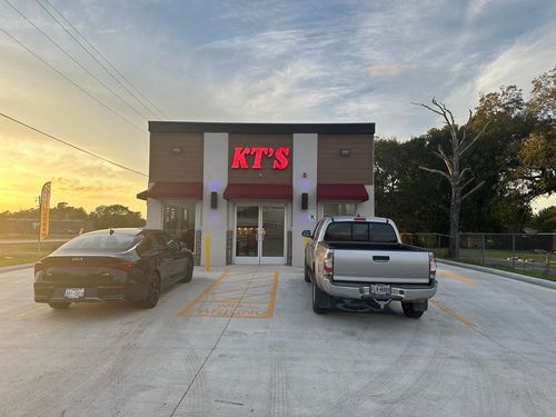 101 N 3rd Ave, Nederland, TX, 77627 | Card Image