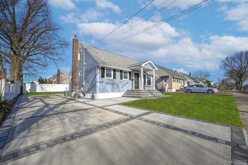 253 Meyer Ave, Valley Stream, NY, 11580-3133 | Card Image