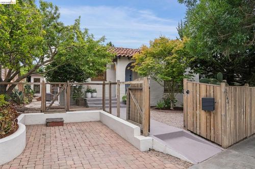 1246 Hopkins St, Berkeley, CA, 94702-1169 | Card Image