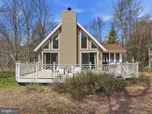 61 Floral Dr, Gouldsboro, PA, 18424-7996 | Card Image
