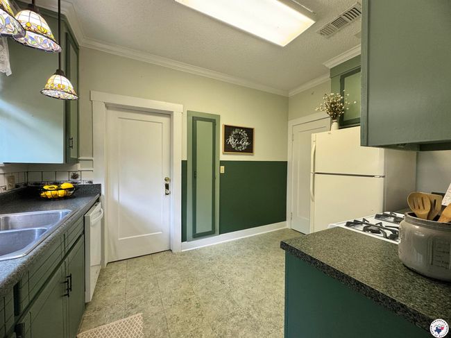 2504 Walnut St, House other with 2 bedrooms, 2 bathrooms and null parking in Texarkana TX | Image 10