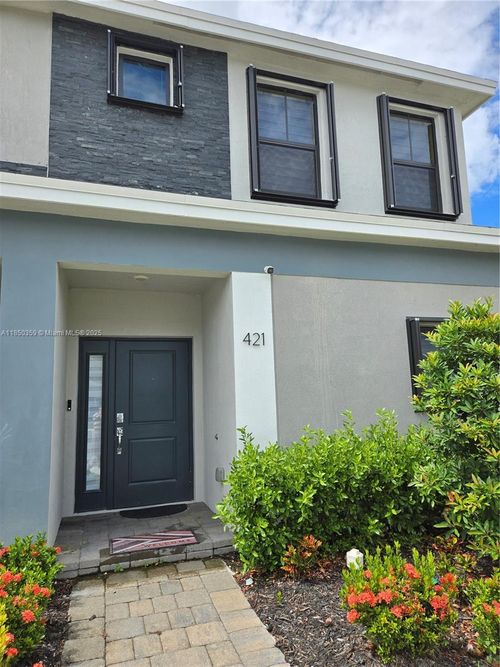 528 Ne 1st Dr, Florida City, FL, 33034-2276 | Card Image