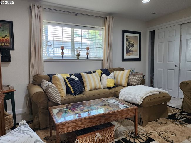 Family Room-Main | Image 21