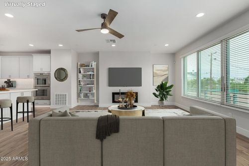 8-4525 N 40th St, Phoenix, AZ, 85018-3644 | Card Image