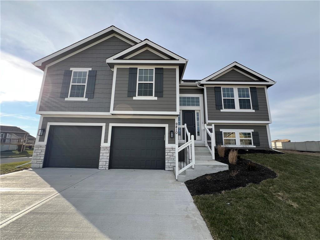 Harden Ave, Kansas City, MO 64154