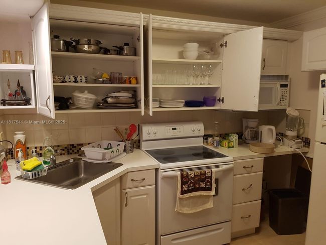 APT-3D - 3740 Inverrary Dr, Condo with 1 bedrooms, 2 bathrooms and null parking in LAUDERHILL FL | Image 4