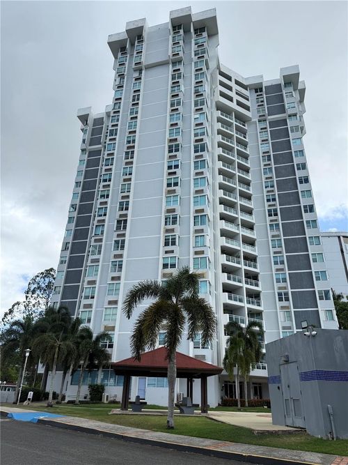 8d-155 Carrazo, GUAYNABO, PR, 00971 | Card Image