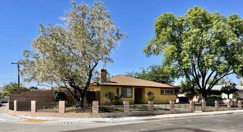 701 W Bataan Ave, Ridgecrest, CA, 93555-5207 | Card Image