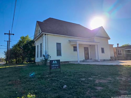 1602 Avenue U, Hondo, TX, 78861-1639 | Card Image