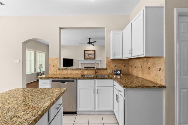 25807 Oakridge Forest Ln, House other with 4 bedrooms, 3 bathrooms and 2 parking in Spring TX | Image 8