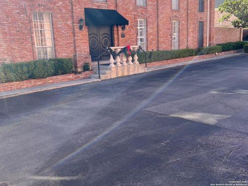 apt-400-8033 N New Braunfels Ave, San Antonio, TX, 78209-2706 | Card Image