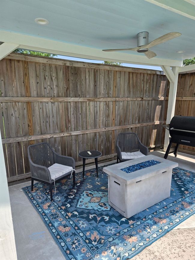 1001 Block St, House other with 2 bedrooms, 2 bathrooms and null parking in Port Neches TX | Image 13