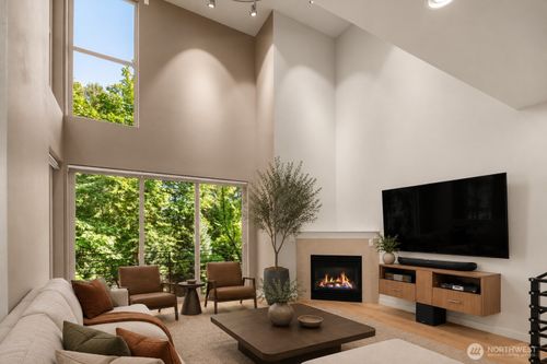 1-4286 213th Pl Se, Issaquah, WA, 98029-9700 | Card Image