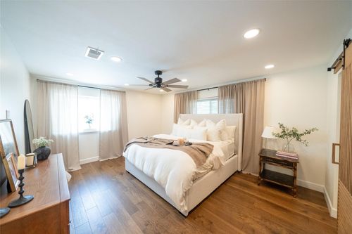 2011 Ottawa Ln, Houston, TX, 77043-2412 | Card Image