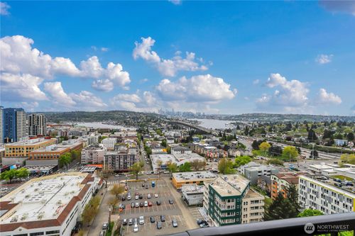 2106-4540 8th Avenue Ne, Seattle, WA, 98105 | Card Image