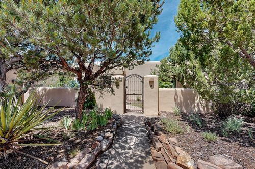 43 Blue Jay Dr, Santa Fe, NM, 87506-8509 | Card Image