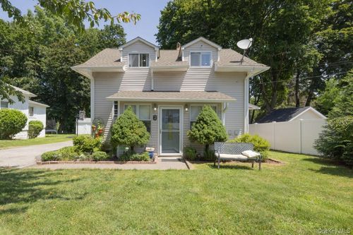 2 School House Ln, Central Valley, NY, 10917 | Card Image